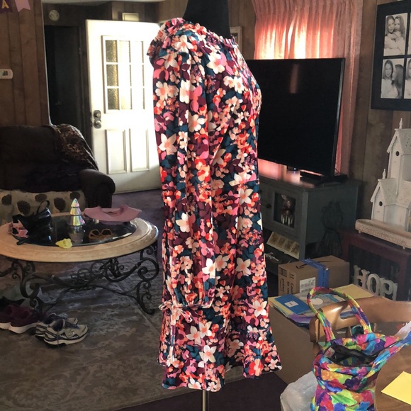 NWT Beautiful Bright Floral Colorful BCBGeneration Dress 👗 Size 12 - Picture 16 of 17